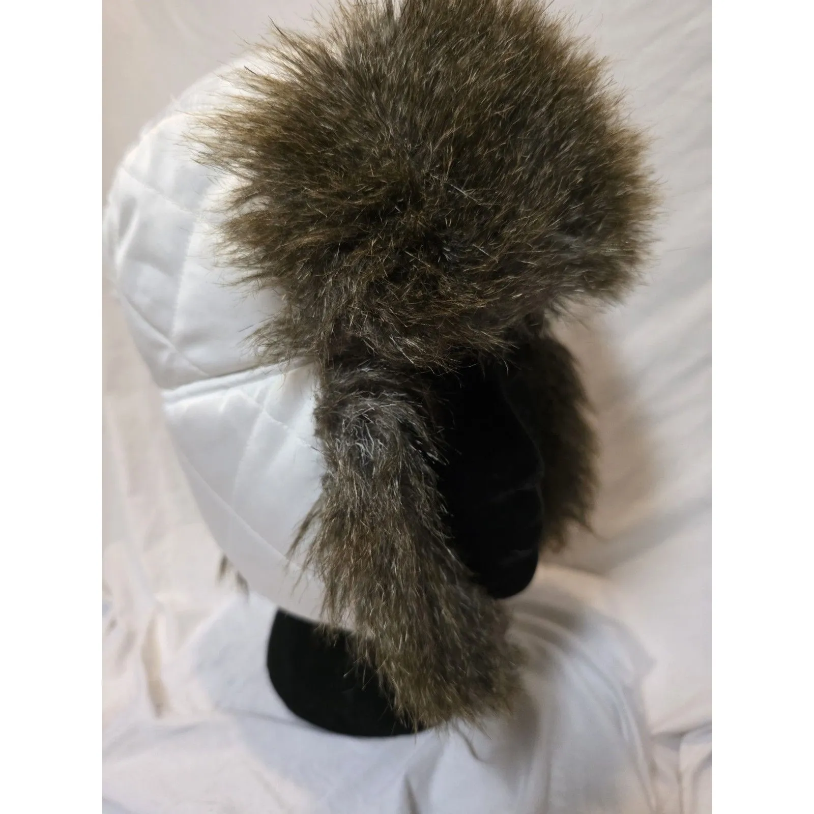 Eddie Bauer Trapper Flap Aviator Faux Fur Quilted White Hat Cap Adult Size S/M - Image 4