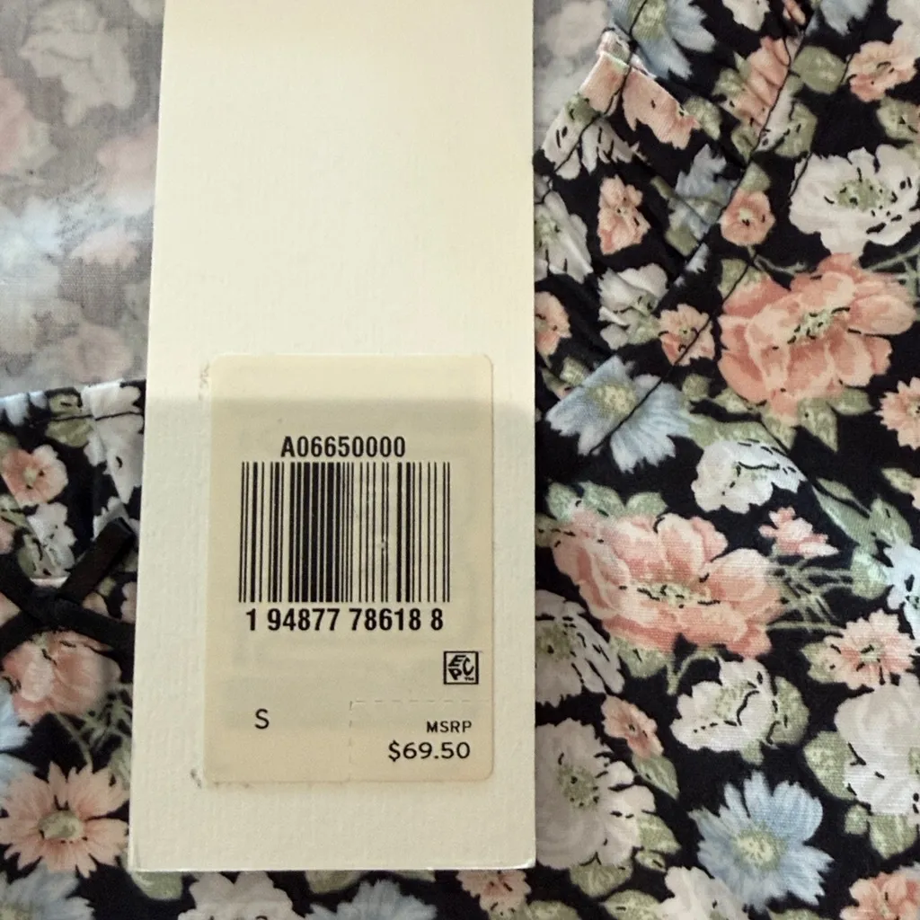 Levi's Louise Smocked Crop Top in Vanessa Floral Size small new with tags - Image 13