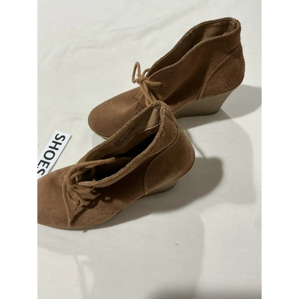 Womans White Mountain Icon Brown Suede 7m Laceup Wedge Shoe Bootie - Image 3