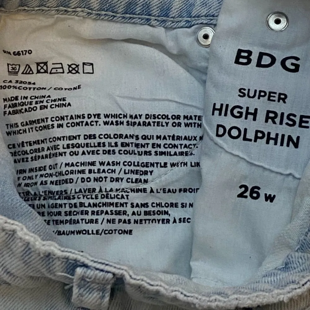 Urban Outfitters BDG Denim Shorts Size 26W Super High Rise Dolphin Frayed Hem - Image 6