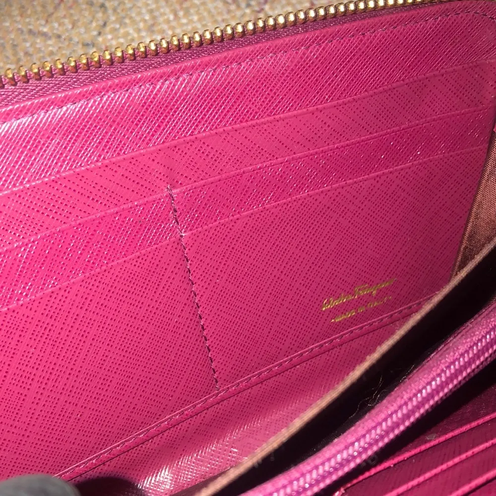 SALVATORE FERRAGAMO Gancini Hot Pink Full Zip Bifold Leather Wallet COMES in BOX - Image 12