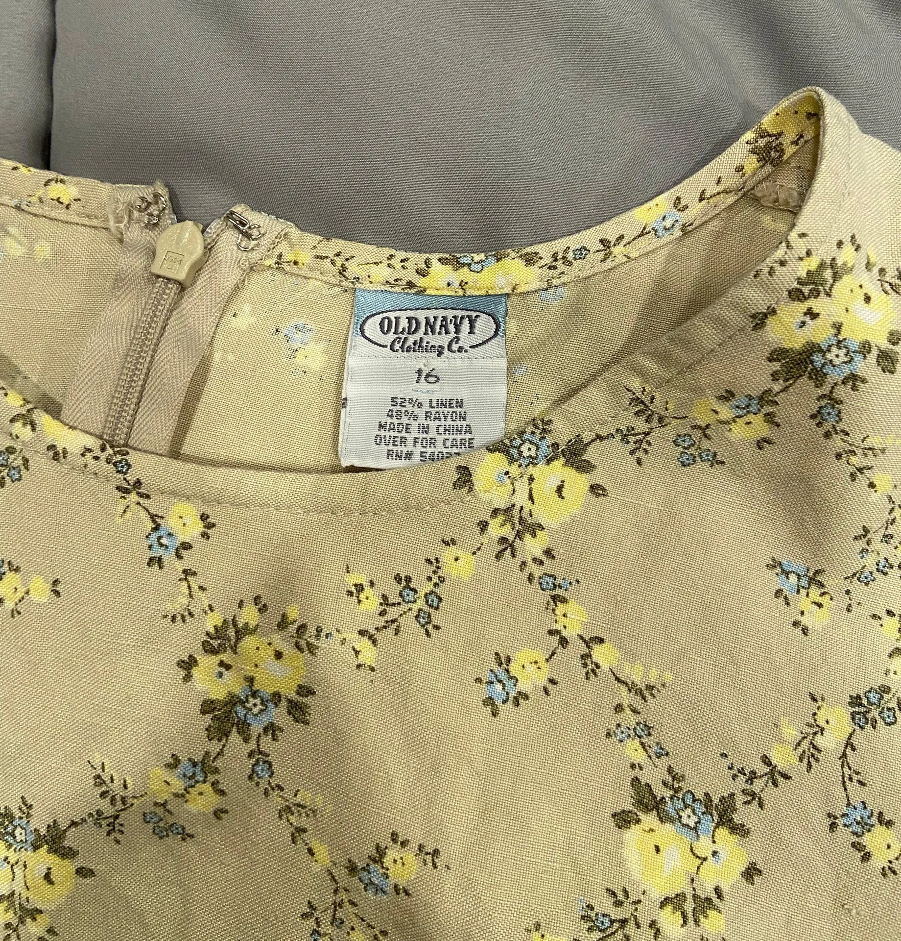 Vintage pale yellow floral printed Linen Blend sun dress 🌞 - Image 4