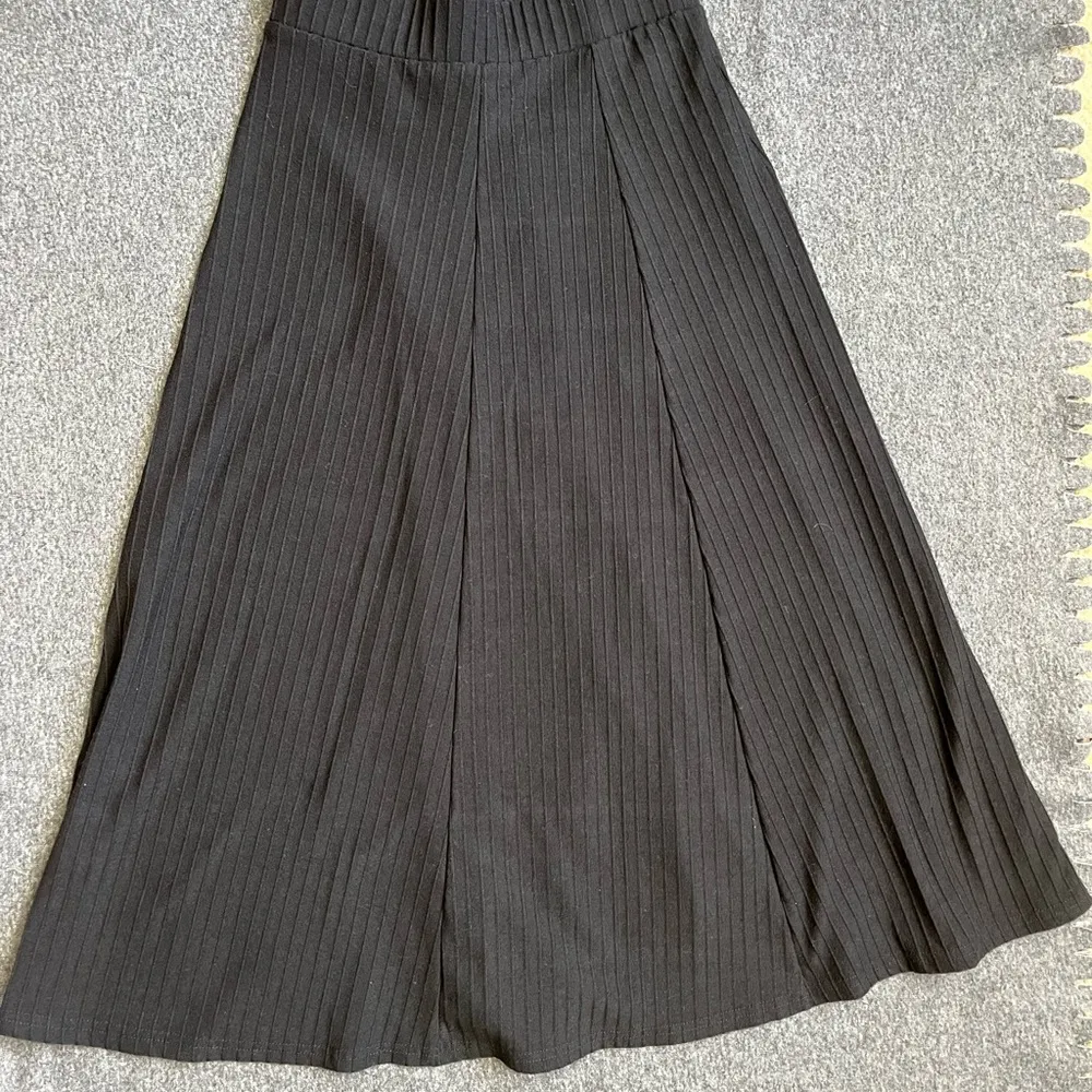 Stylish Red Sweater & Skirt Set, Cozy Knit, White Cuffed Sleeves Size S/XS 2 set - Image 7