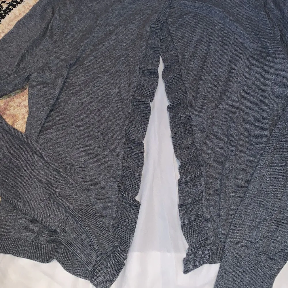 Women’s Loft Outlet grey sweater. XS - Image 7