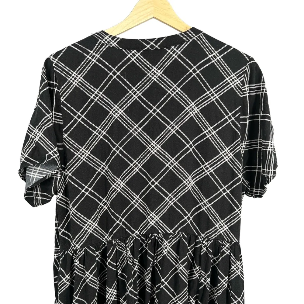 Torrid Dress Womens Black Plaid Short Sleeve VNeck Button Front Size 1X - Image 4