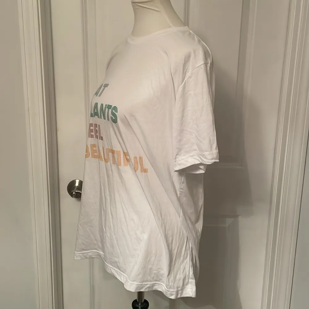 😌🌱 Cutest Plant Based Oversized White Tee Size L - Image 2