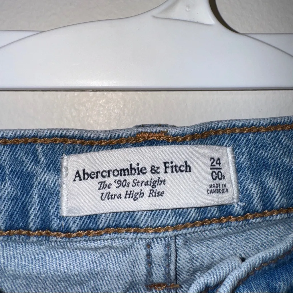 Abercrombie & Fitch
The 90s Straight Ultra High Rise 24 00 - Image 5