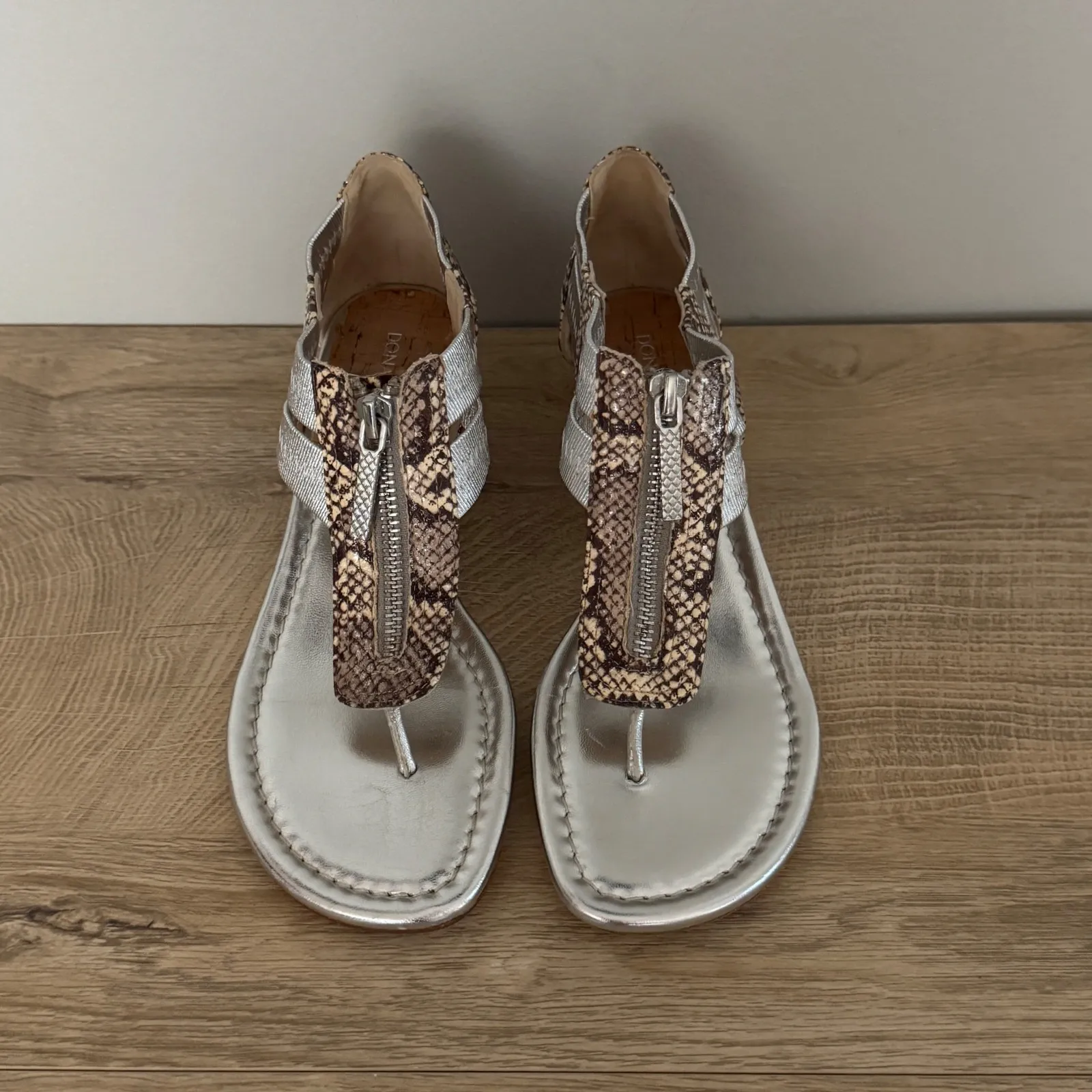 Donald Pliner Dori Sandals Silver Snake Print Wedge Thong Zipper Edgy Size 6.5 M - Image 2