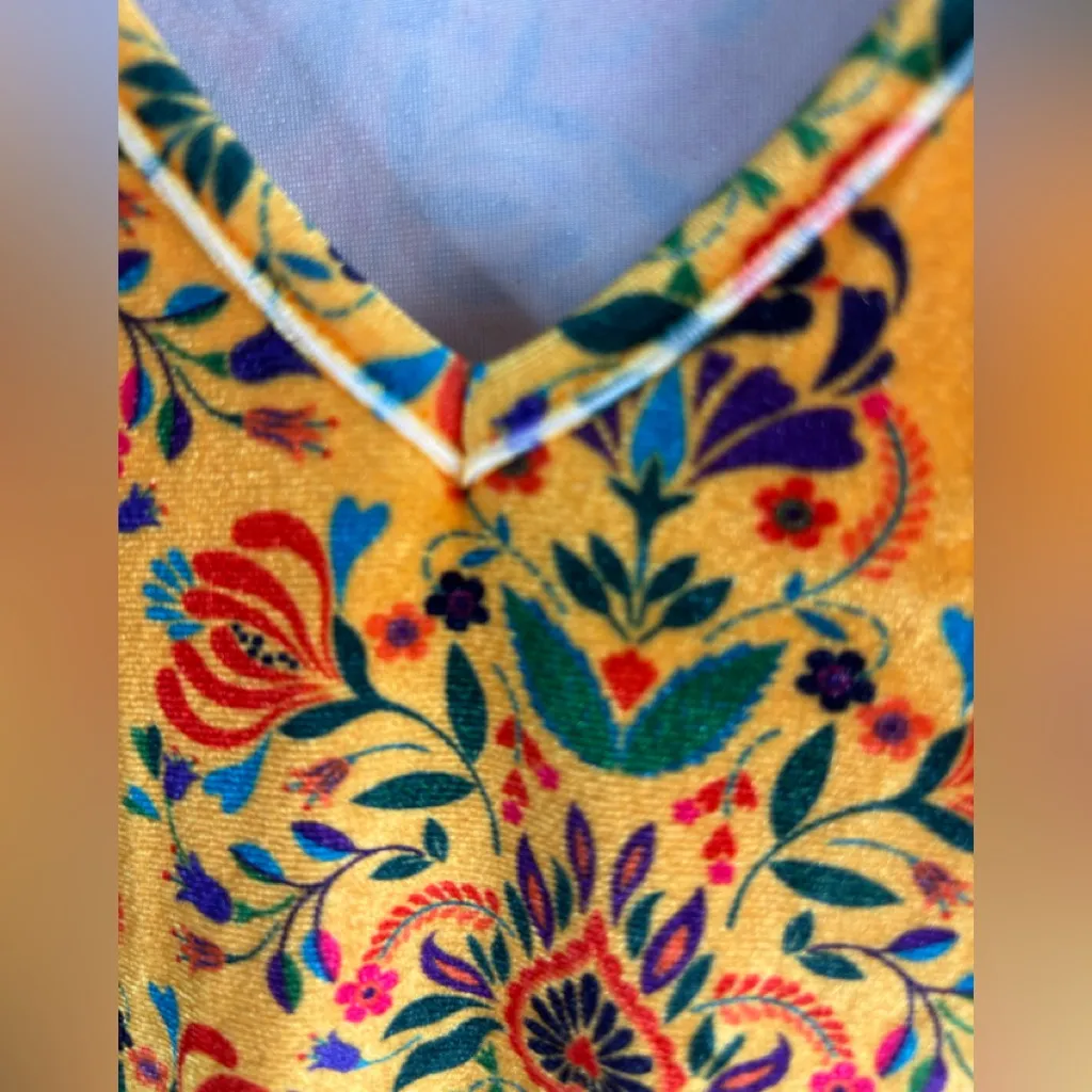 L&B S Boho V-Neck Lace Bell Sleeve Velveteen Floral Top in Gold - Image 4