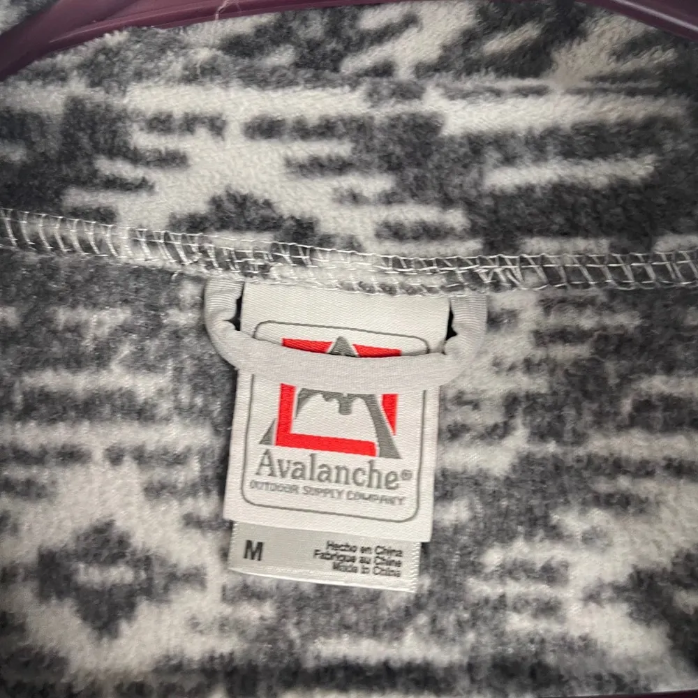 Avalanche Outdoors Aztec 1/2 Zip Fleece‎ Sweater - Image 5