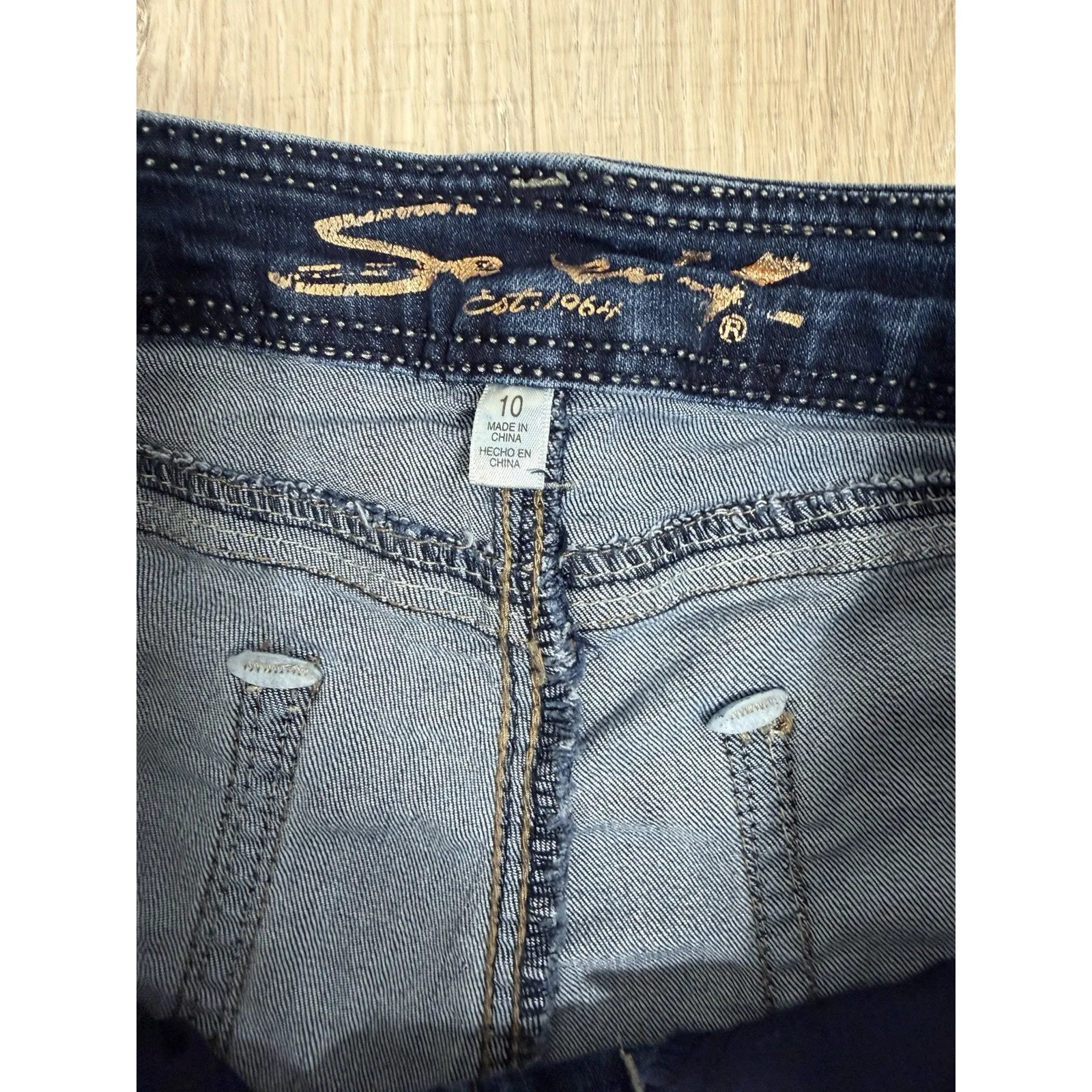 Seven7 Women’s Dark Wash Denim Shorts Size 10 Cuffed Stretch Jean Shorts - Image 6