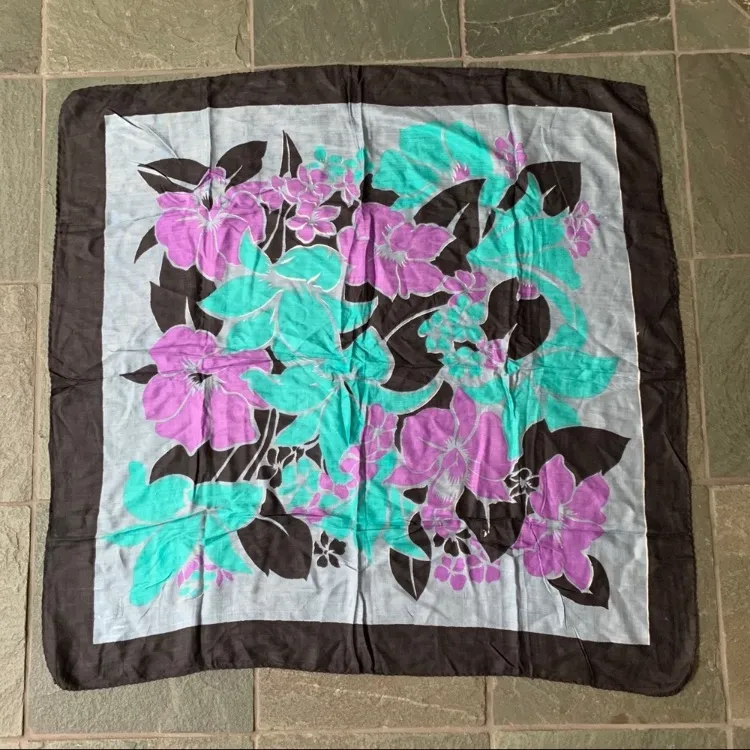 5 scarves including florals, stripes and a solid white trimmed in lace - Image 3