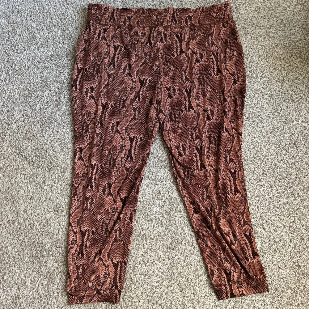 NWOT Express Brown Tan Snakeskin Drawstring Pullon Joggers Pants Casual XL XXL - Image 7