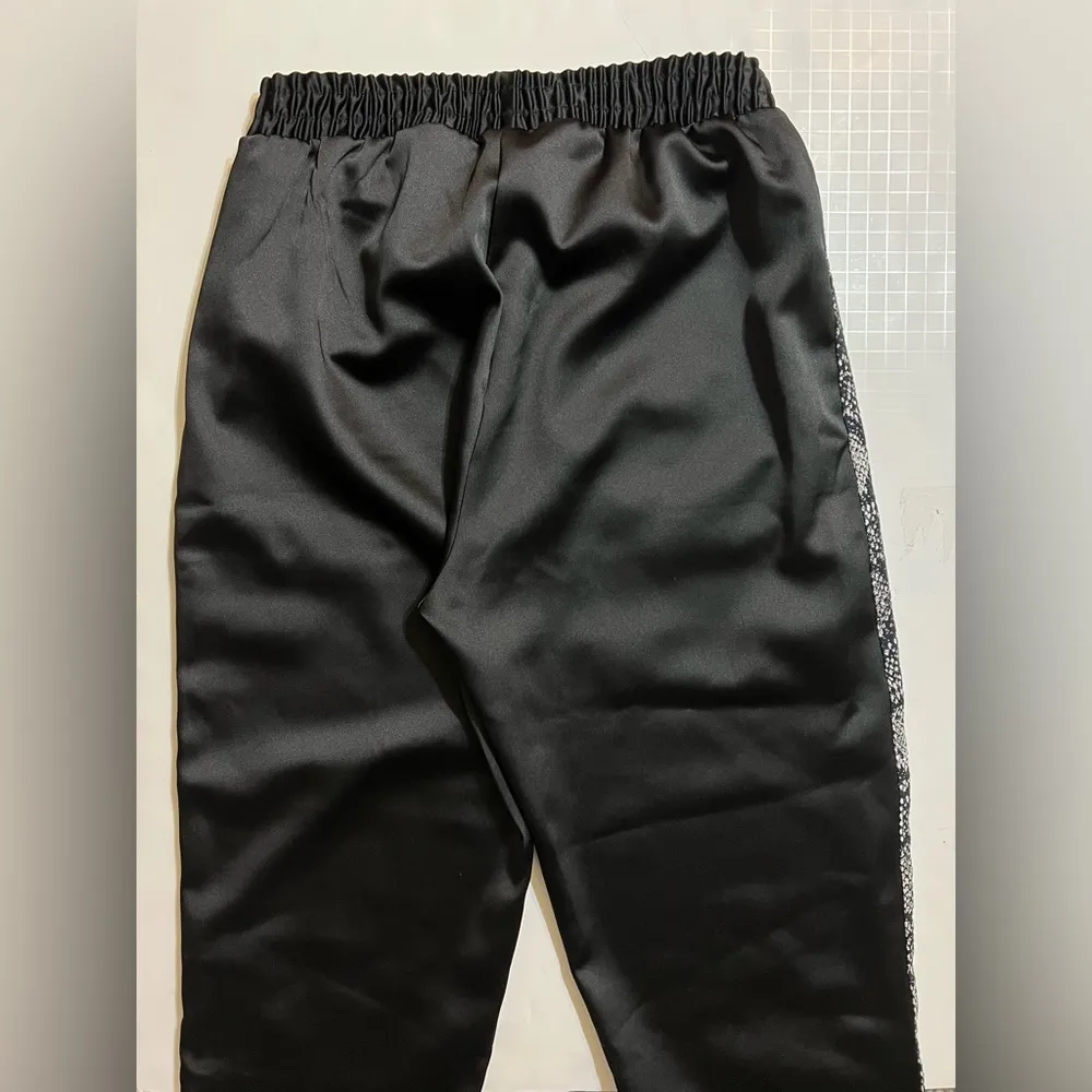 Like anew! Zara basic satin joggers, size XS - Image 7