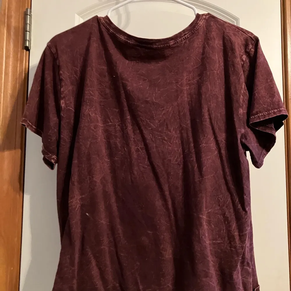 Cute Graphic Tee!! Size L - Image 2