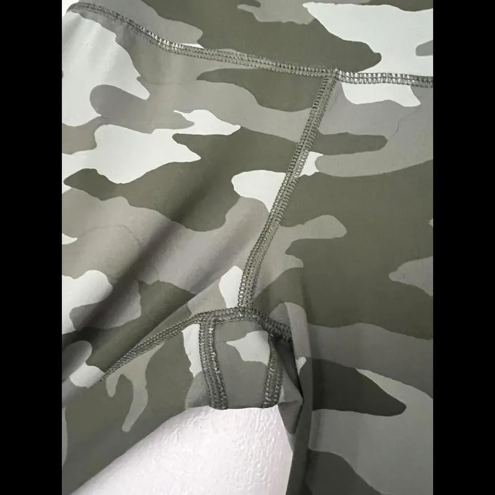 Aerie Camo Leggings size Medium - Image 3