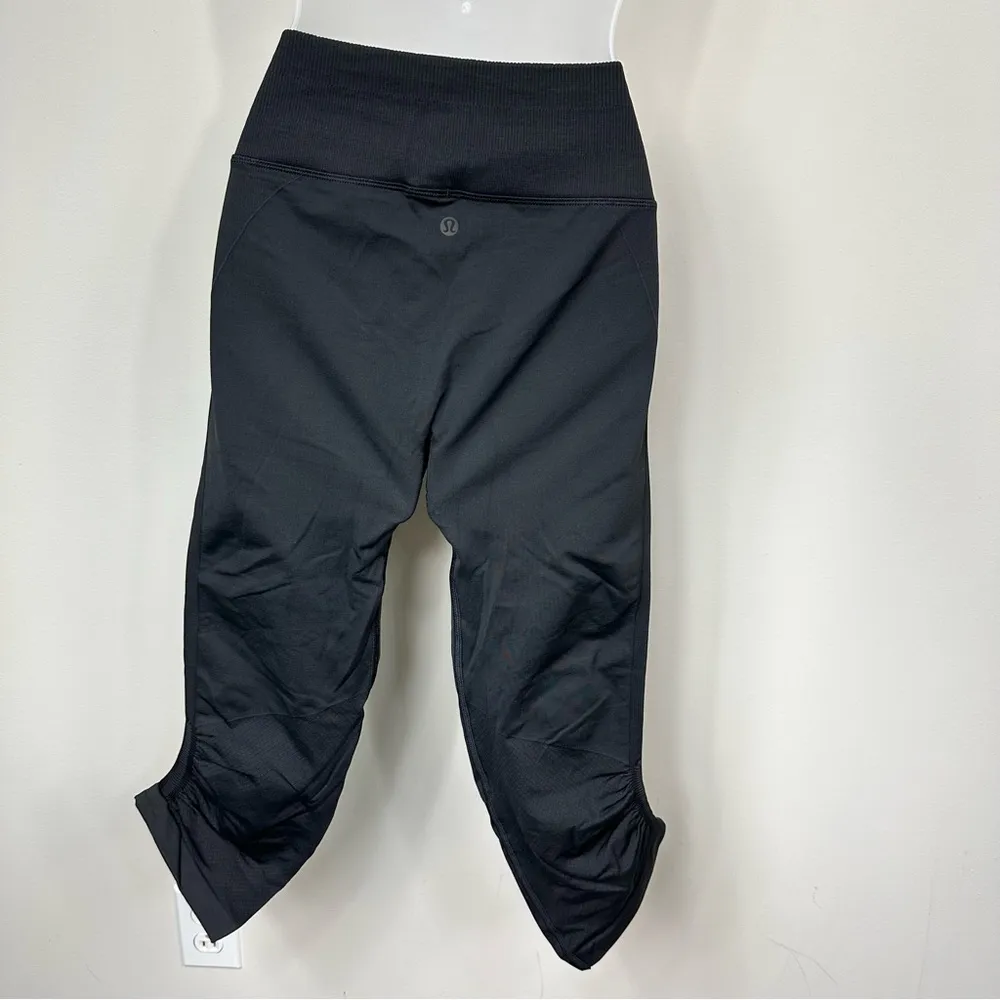 NWT Lululemon Black Ebb to Street Crop 21” in Size 10 - Image 5