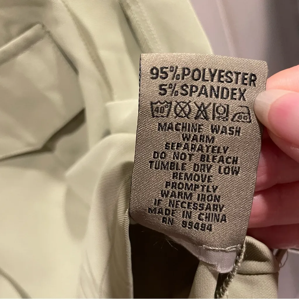 Cute spoon jeans crop light olive tan button front top toggle hem Size L - Image 7