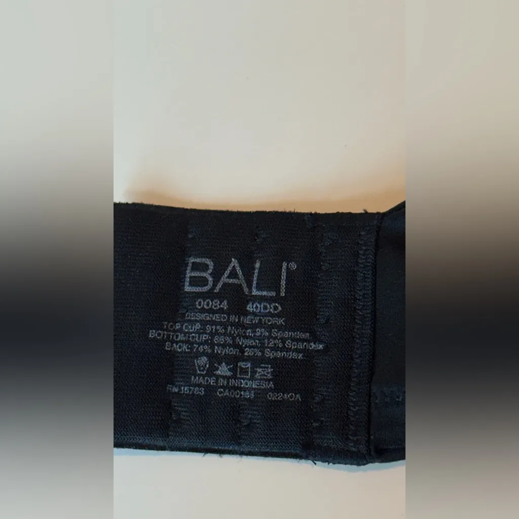 Bali Women's Elegant Black Lace Underwire Bra Size 40DD - Image 2