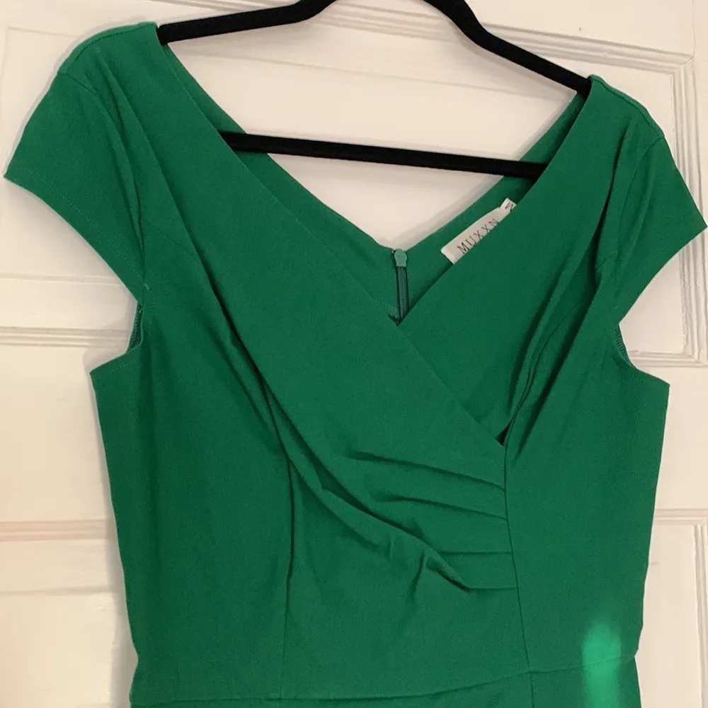 NWOT BodyCon Like Green MIDI Length SS Dress Size M Stretch Comfort Size M - Image 2