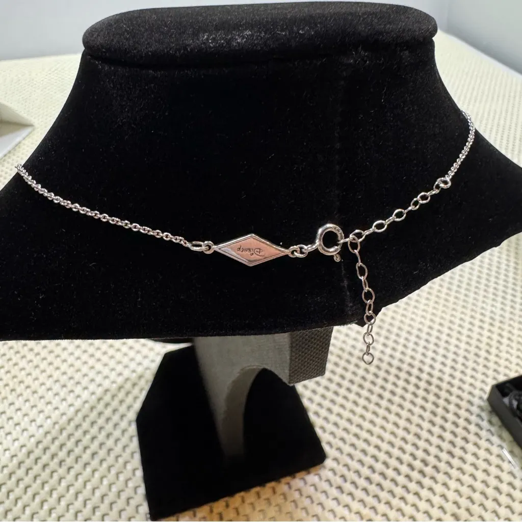 Elegant Spiral Pendant Necklace in Silver - Image 3