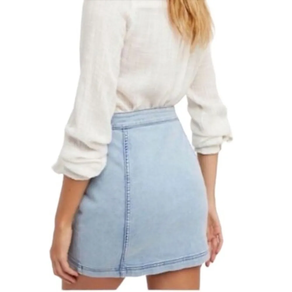 Free People Little Daisies Button Front Light Denim Mini Skirt Women’s Size 6 - Image 4