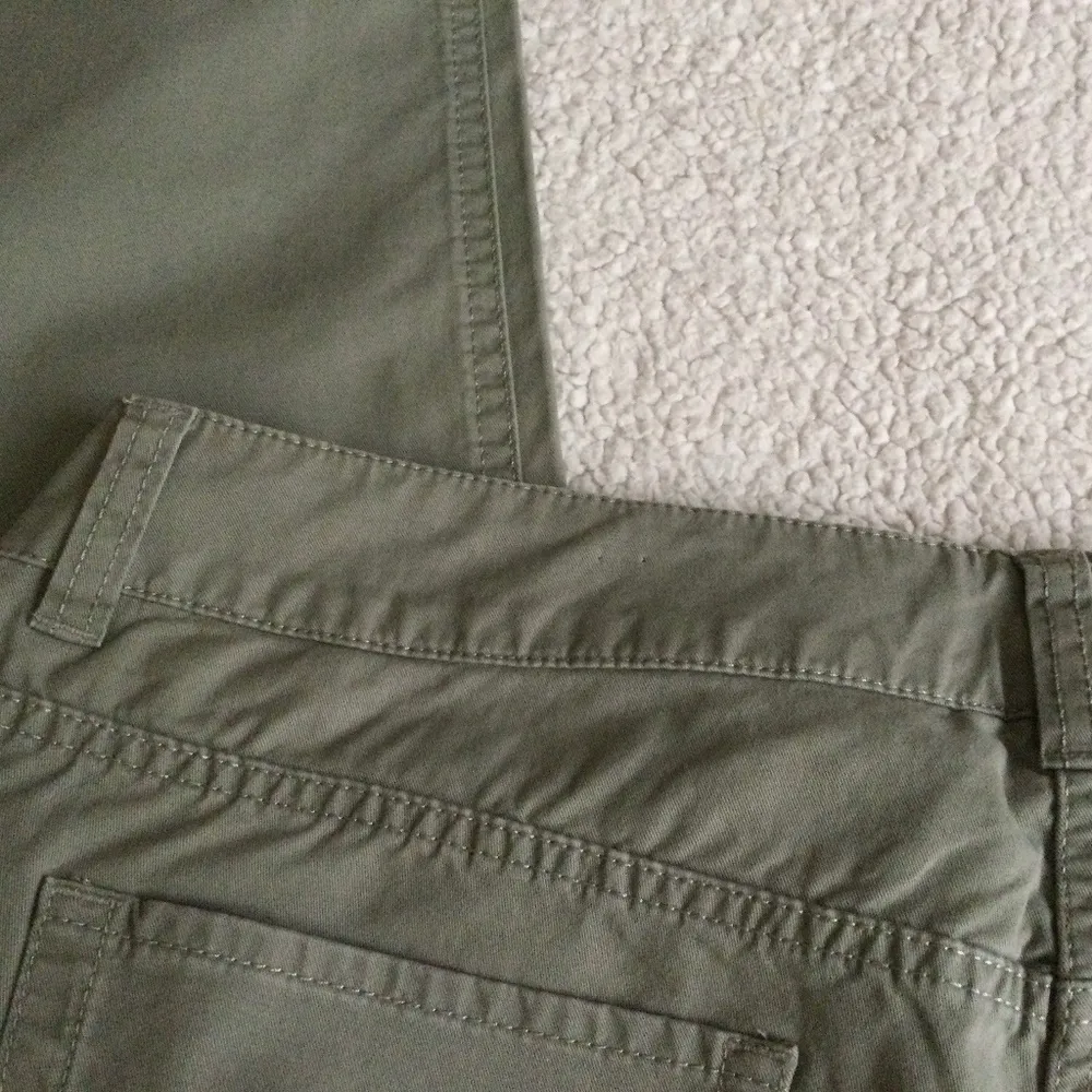 Olive Green Pants Stretch - Sz Chicos 2 Short - Image 11