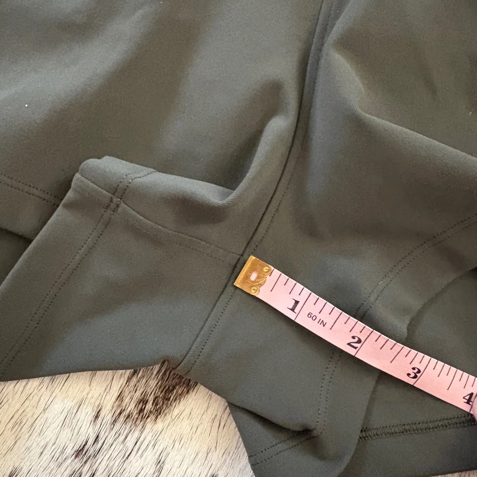 LULULEMON On The Fly Short In Green Size 4 - Image 9