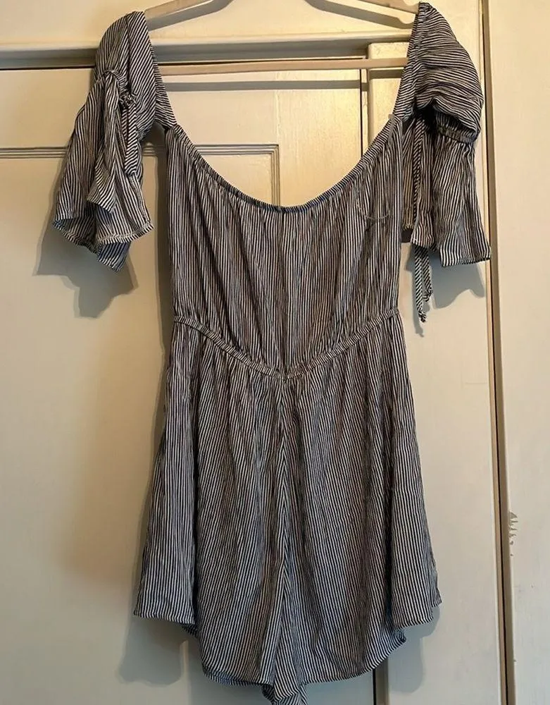 American Eagle  | NWT Black & White Striped Off The Shoulder Romper Size Medium - Image 7