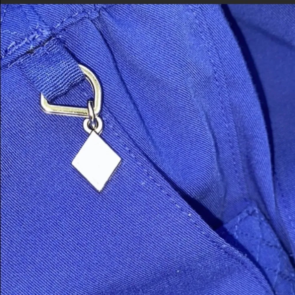 Vera Bradley size medium medical RN/LPN/ nurses scrubs - Image 5