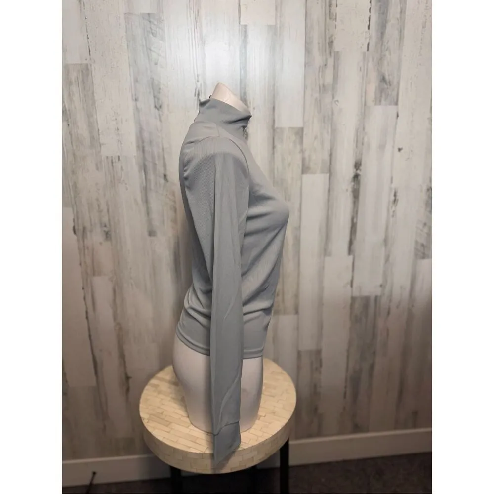 Just be gray long sleeve top size medium - Image 4