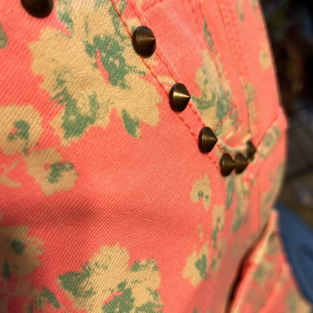 Mossimo Supply Co Neon Pink Floral Shorts 7 - Image 4