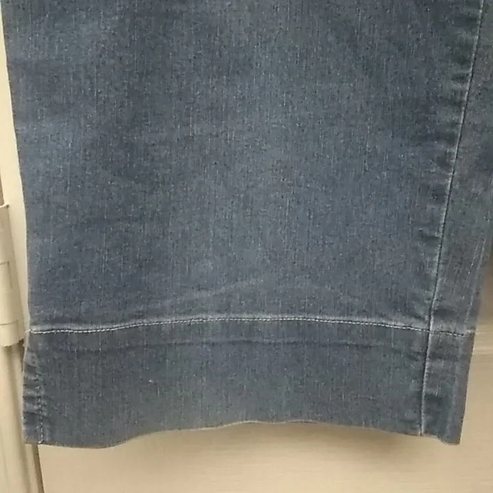 FINAL MARKDOWN White stag capris 10 - Image 4