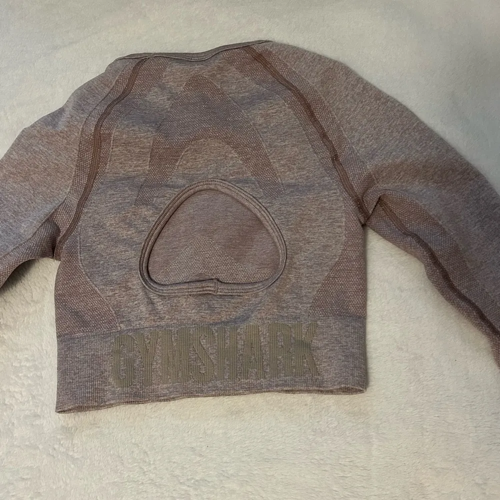 Gymshark  longsleeve workout top - Image 3