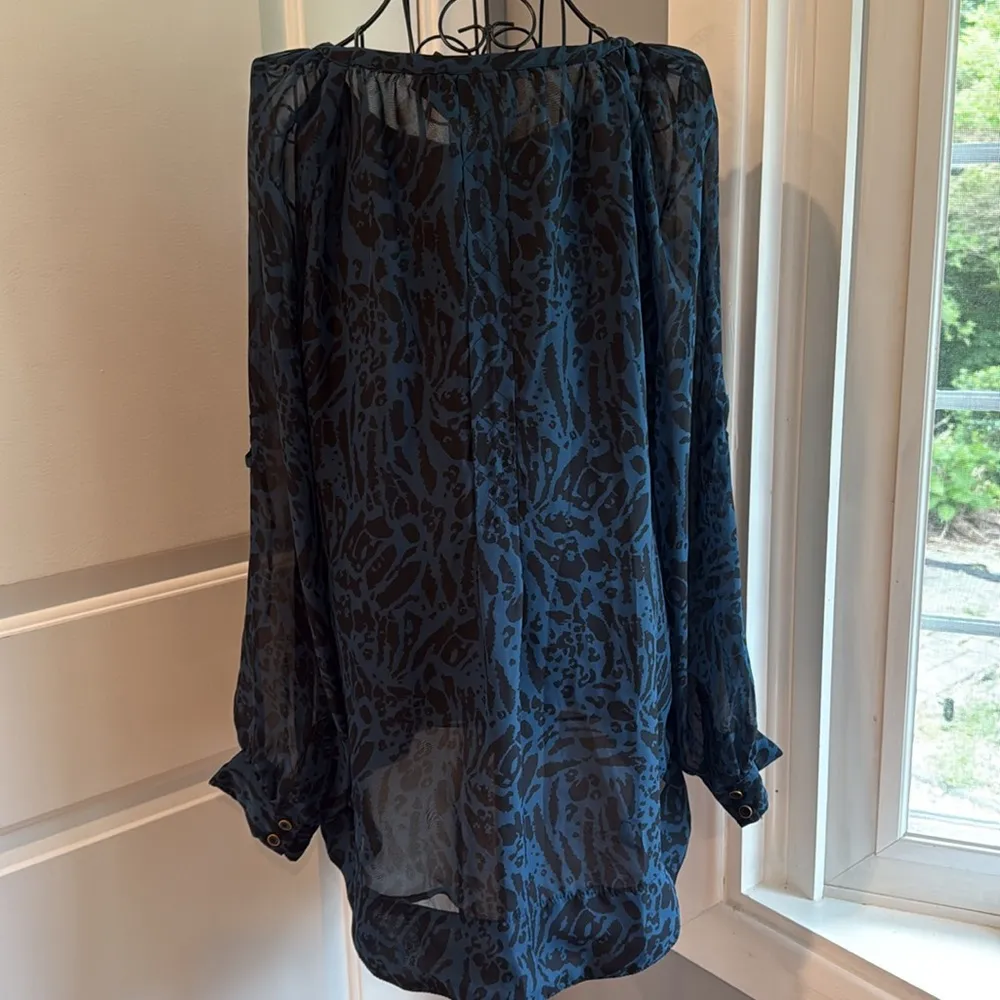 Grace elements, scoop, neck, sheer sleeve front pocket blouse - Image 4