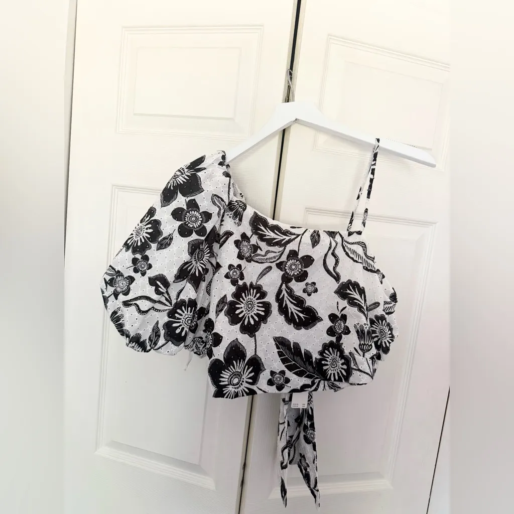 NWT Anthropologie Maeve One-Shoulder Cropped Blouse Black & White Floral Bow 6 - Image 3
