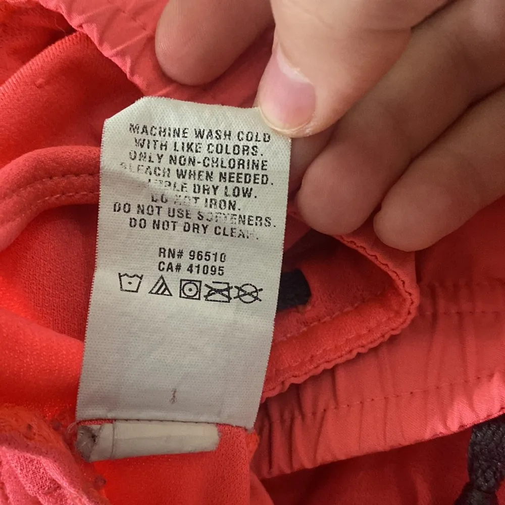 Under Armour semi-fitted lined mesh inset athletic running shorts size S - Image 9