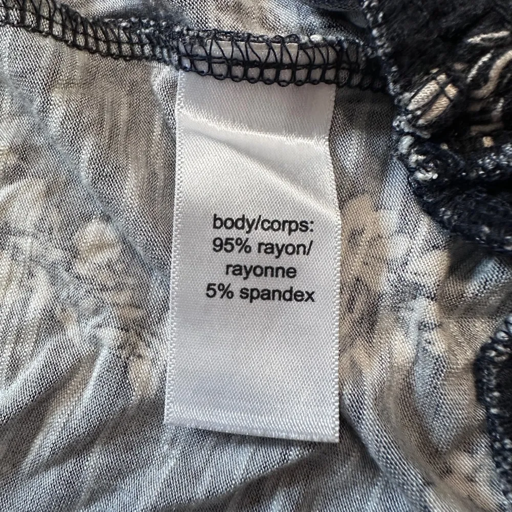 24/7 Maurices Floral Smocked Hem Tee Shirt size large - Image 5