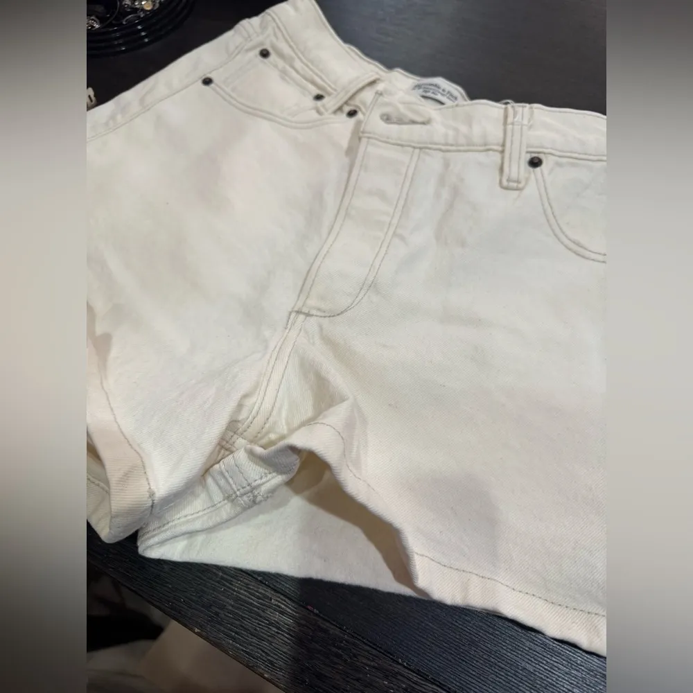 Women's Cream Shorts. Abercrombie. Relaxes cutoff short. High rise - Image 5