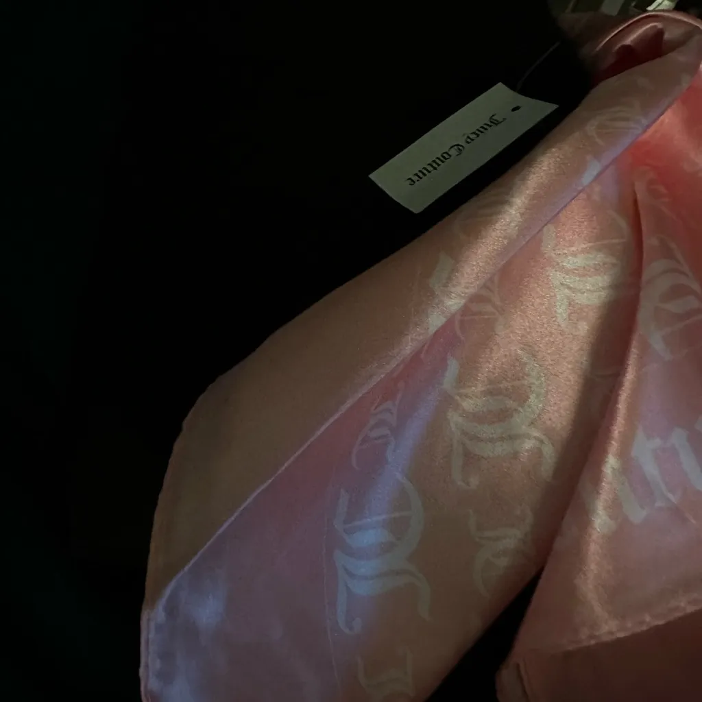 Juicy Couture Black Rinse California skinny jeans. Comes with pink satin belt. - Image 3