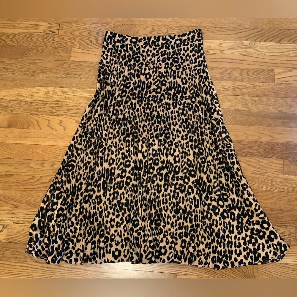 NWT she + sky A Line pleated midi skirt with leopard print size Large - Image 5