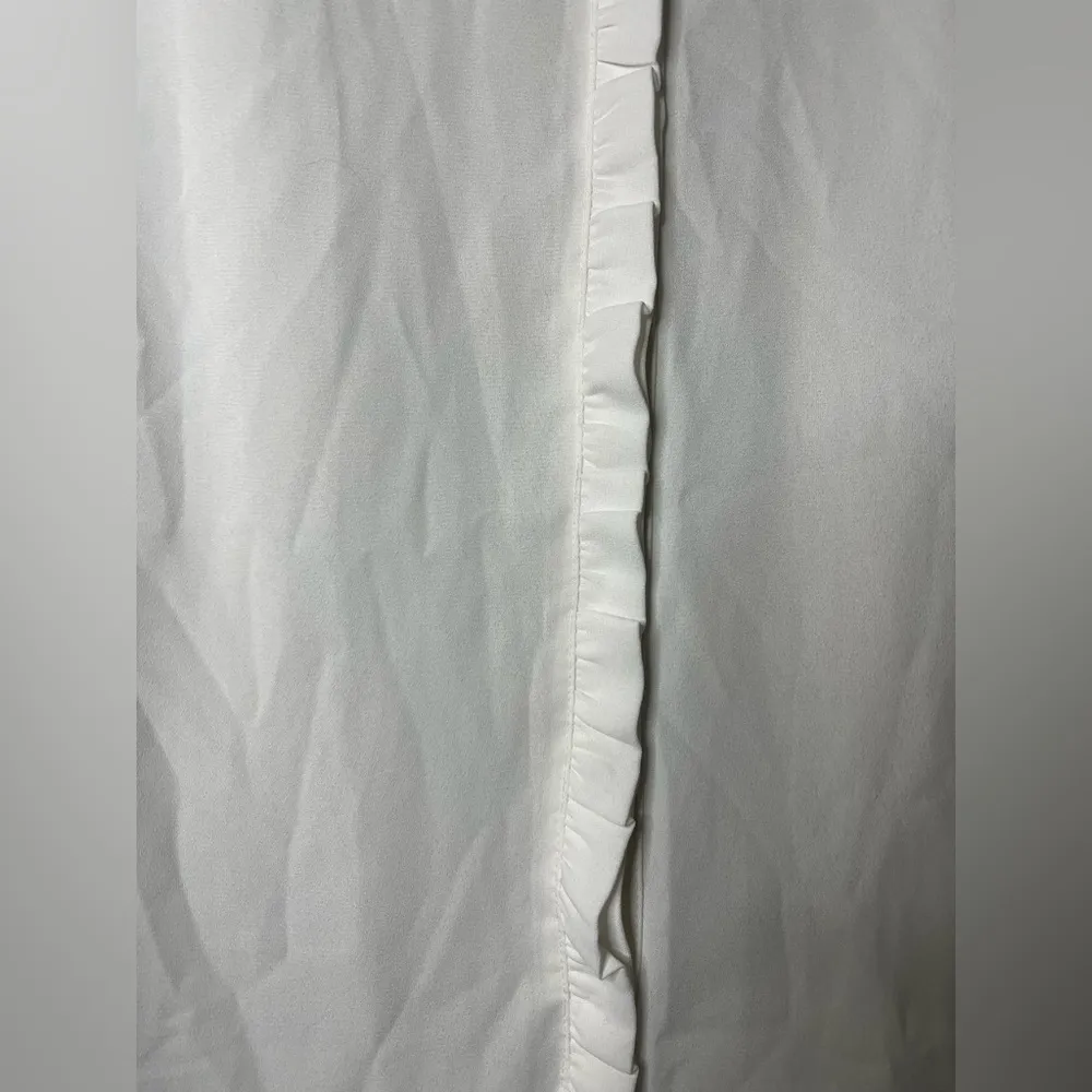 ELLE White Blouse with Black 3D Flower Collar XS - Image 6