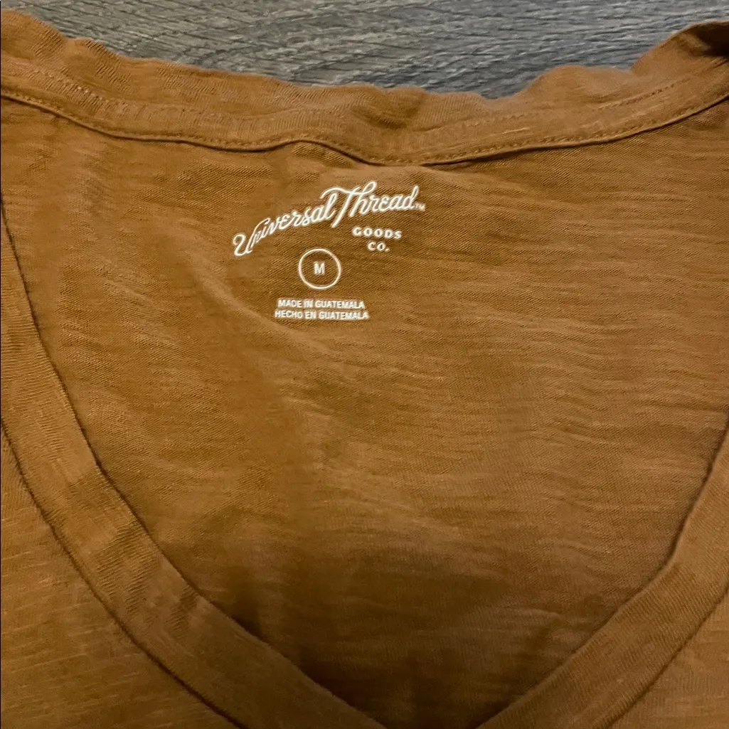 Universal Thread Rust Brown Short Sleeve V-Neck Tee, Size Medium 100% Cotton - Image 2