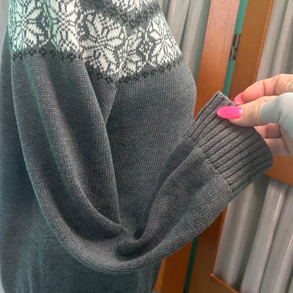 Breckenridge Gray Turtleneck Sweater with White Snowflake Design - Image 6