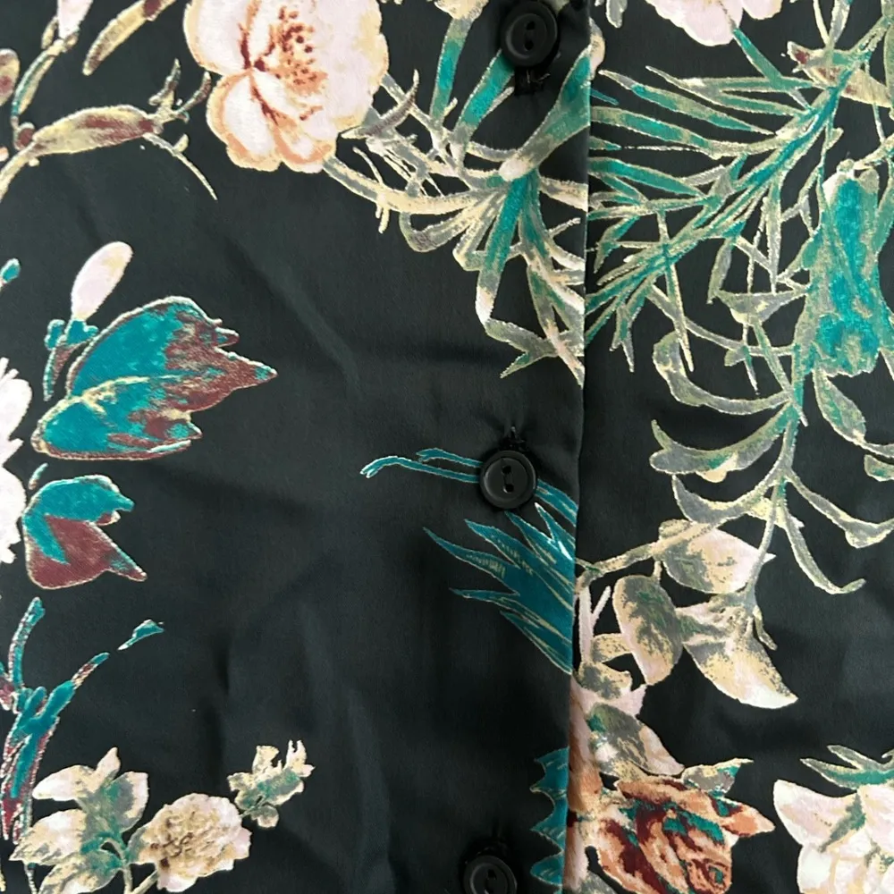 Lulus Satin Floral Blouse Black Green Size M - Image 8