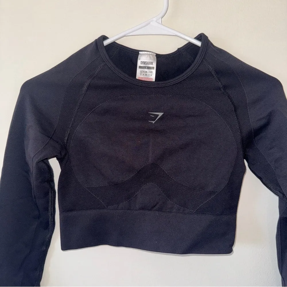 NWOT Gymshark Black Flex Cropped Longsleeve Small - Image 2