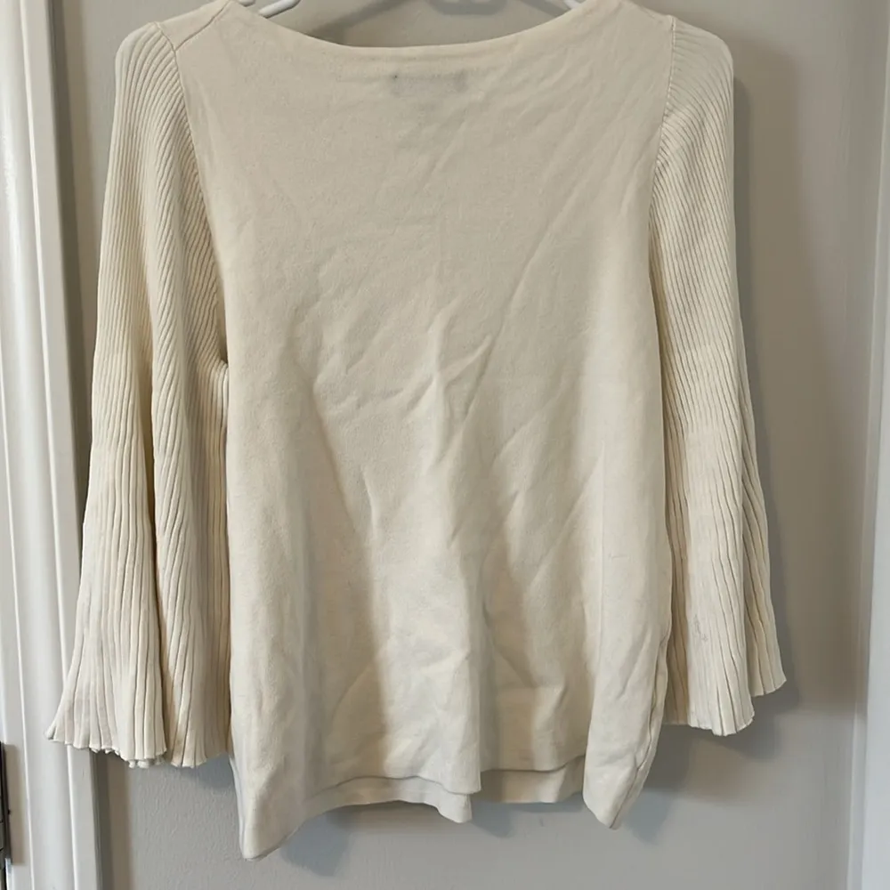 Ann Taylor elaborate cream/ivory ribbed sleeve in size Large - Image 4