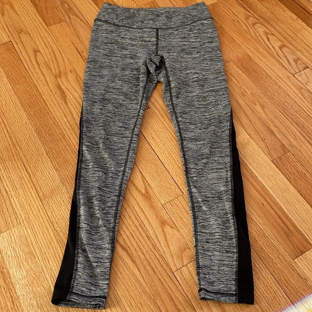 Eddie Bauer great condition gray‎ and black line XS leggings full length soft - Image 4