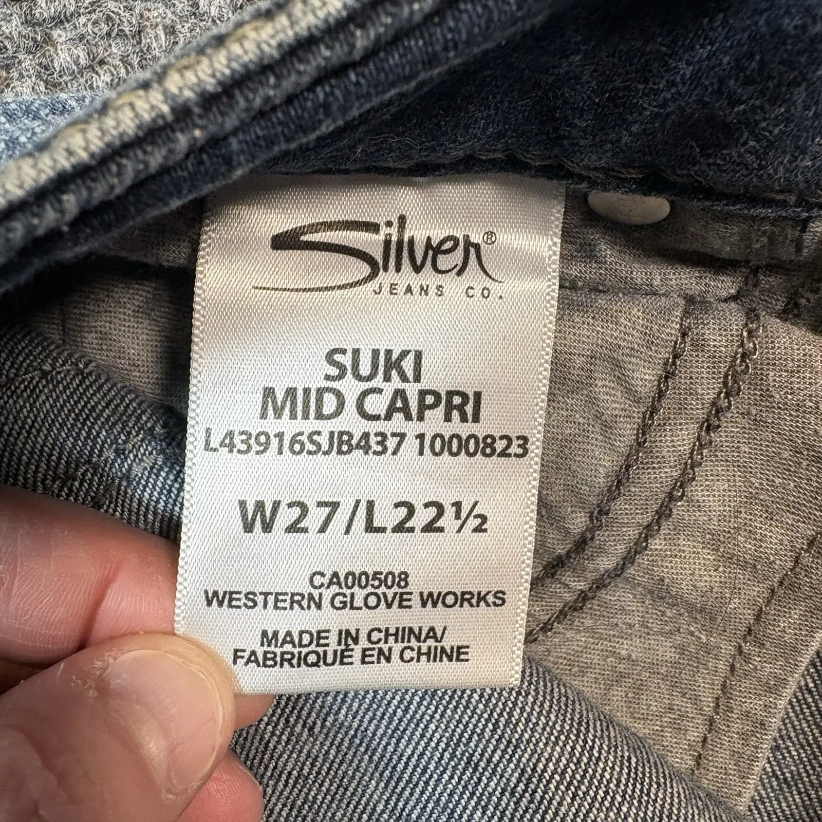 Silver Jeans Womens 27/22.5 Blue Faded Suki Capri Mid Rise - Image 4