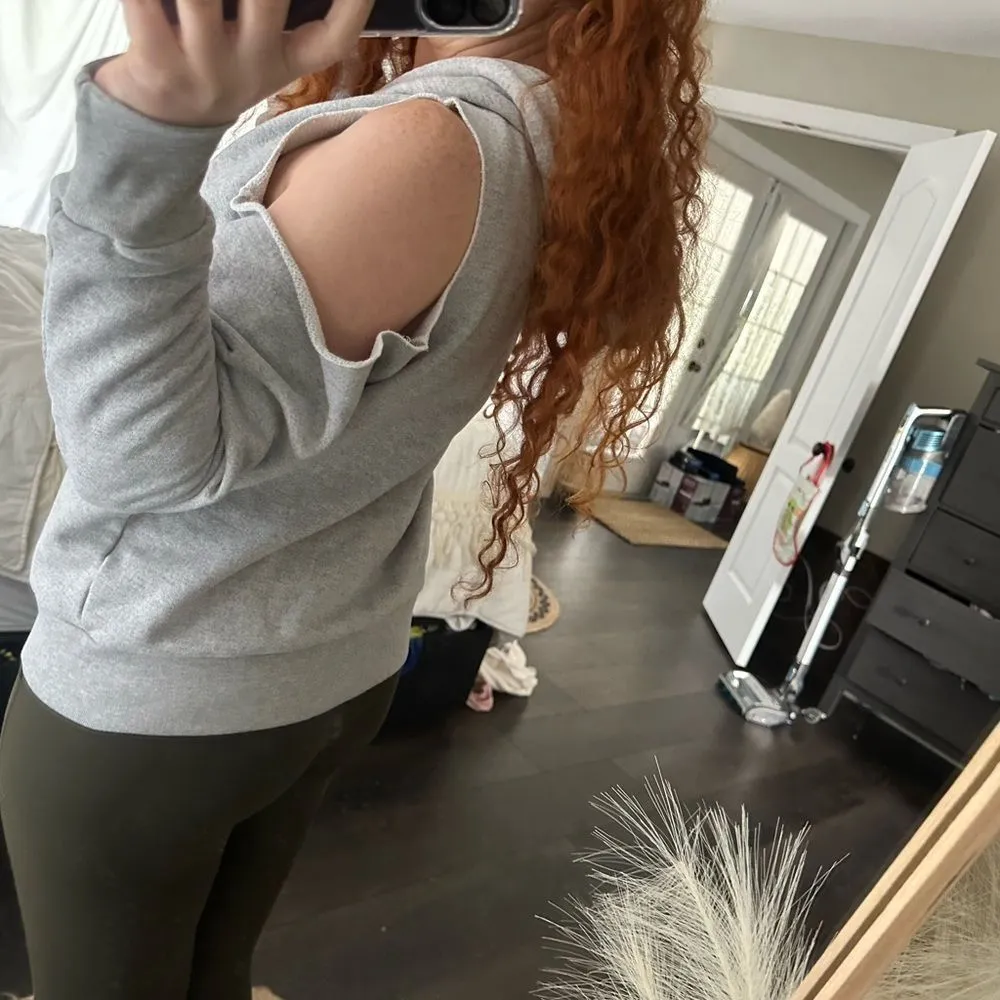 LNA Revolve  Gray Cutout Hooded Sweatshirt - Image 8